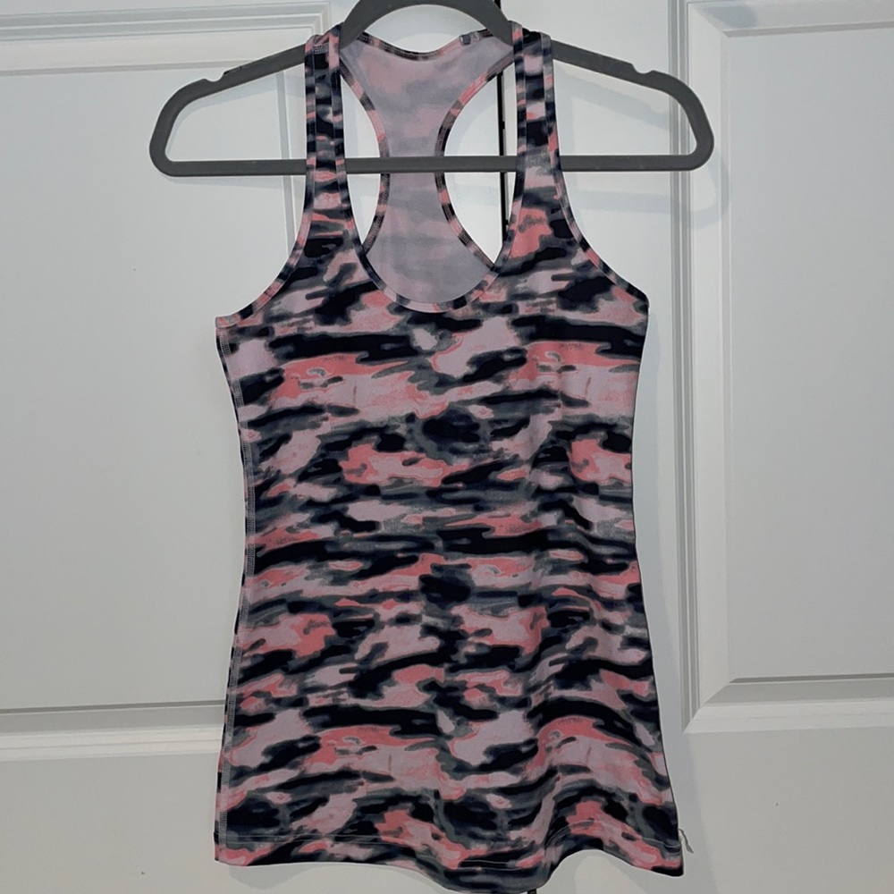 Lululemon razor back Pink Wamo Camo size 6